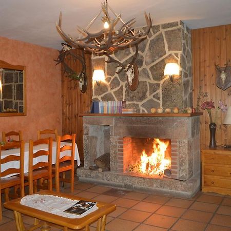 Hostal Revinuesa Luaran gambar