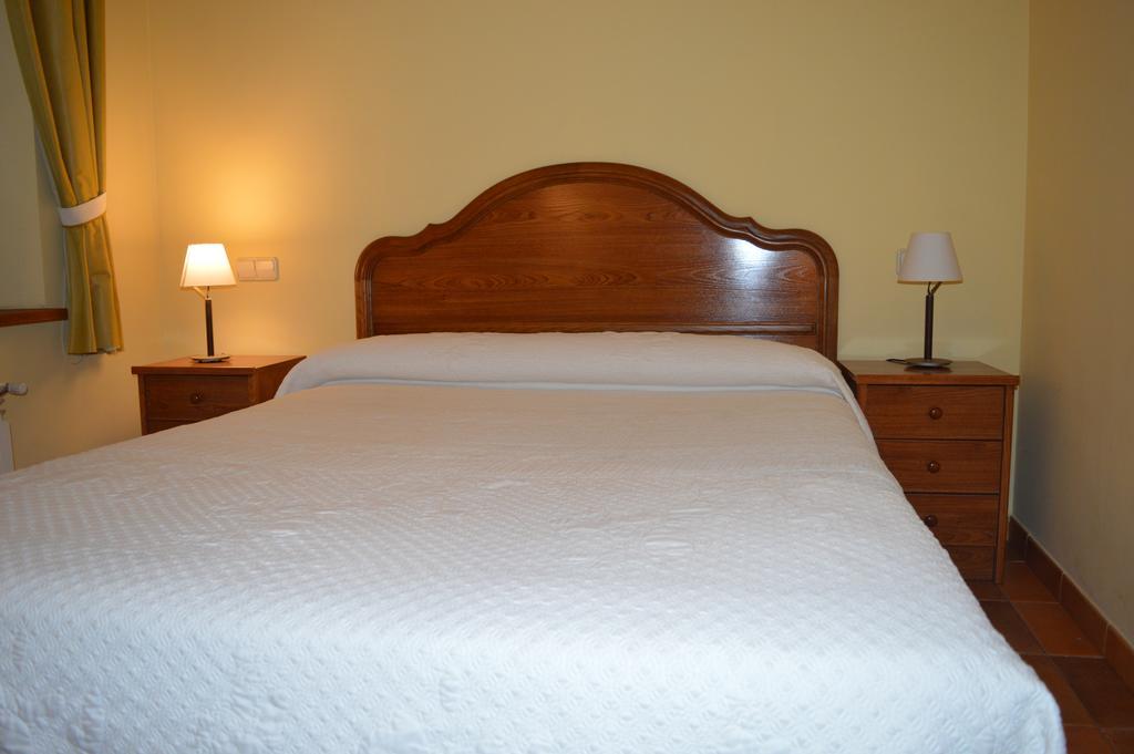 Hostal Revinuesa Luaran gambar