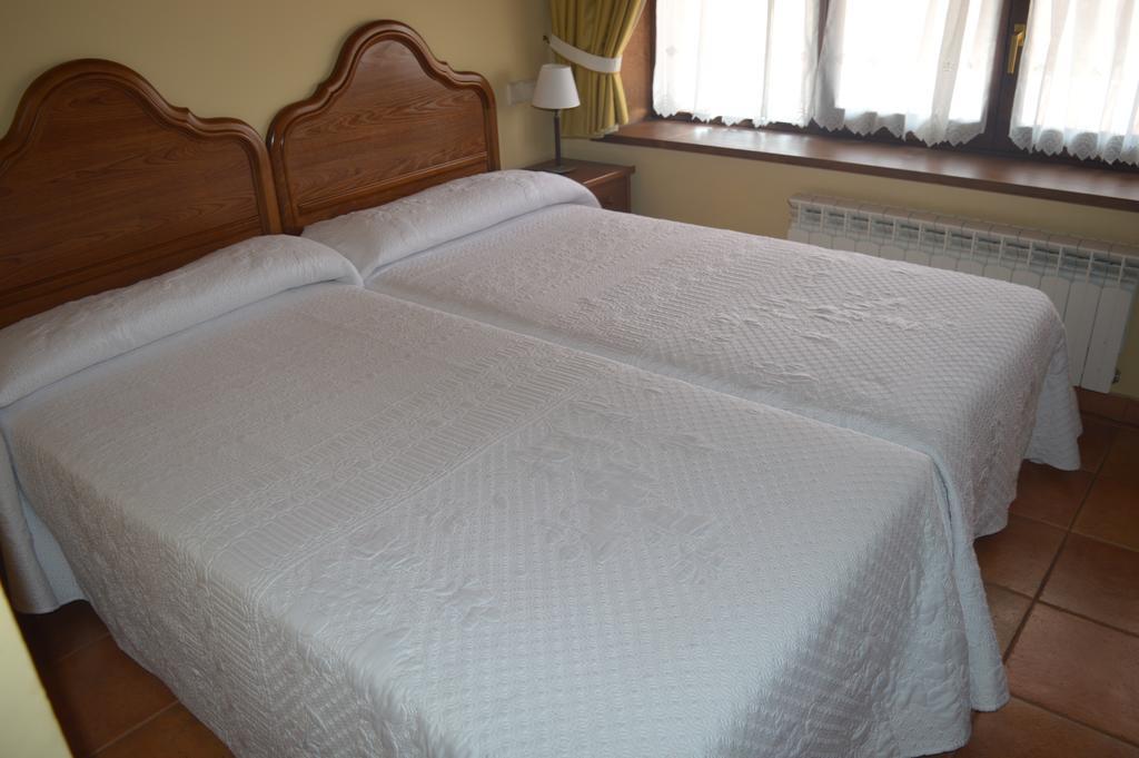 Hostal Revinuesa Luaran gambar