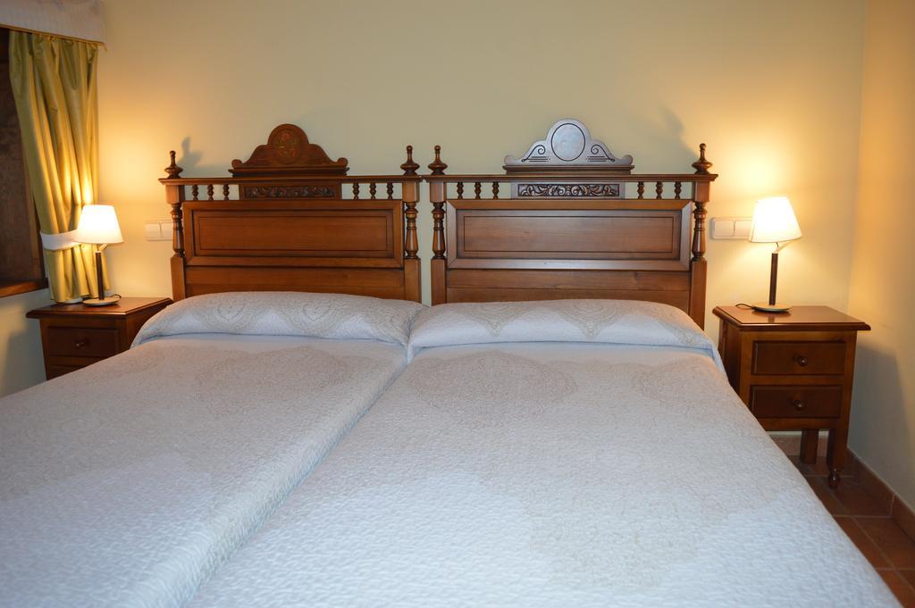 Hostal Revinuesa Luaran gambar