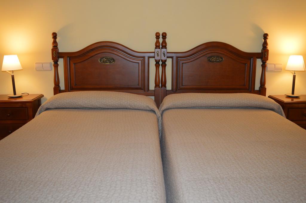 Hostal Revinuesa Luaran gambar