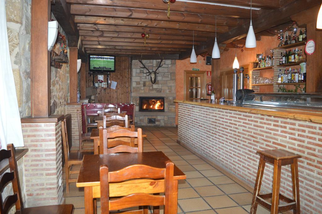 Hostal Revinuesa Luaran gambar