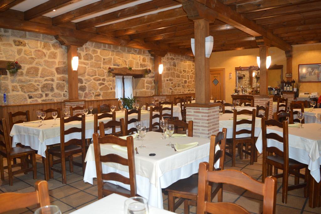 Hostal Revinuesa Luaran gambar