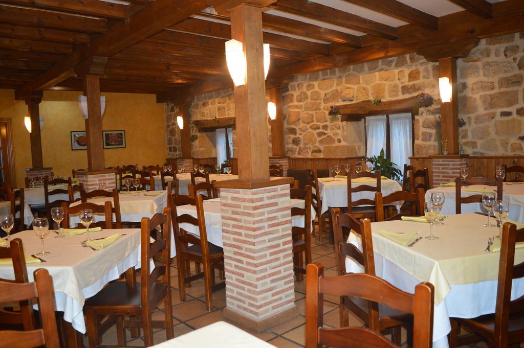 Hostal Revinuesa Luaran gambar