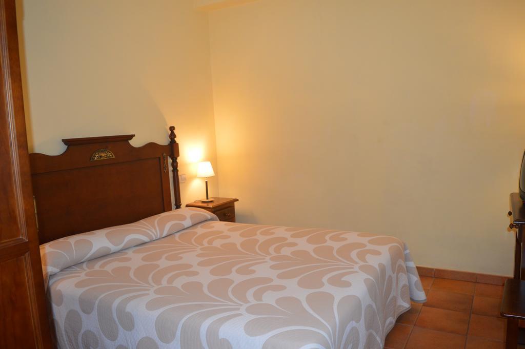 Hostal Revinuesa Luaran gambar