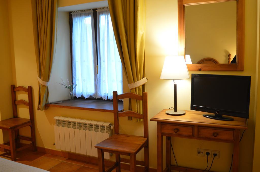 Hostal Revinuesa Luaran gambar