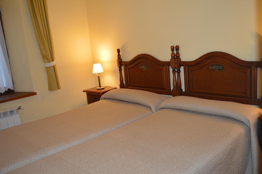 Hostal Revinuesa Luaran gambar