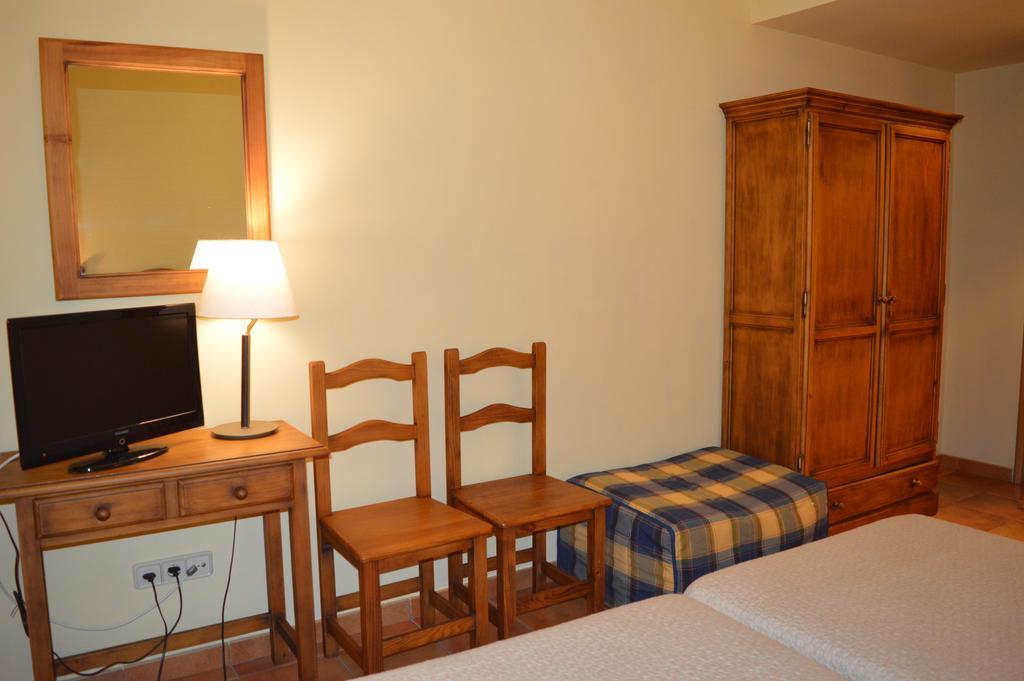 Hostal Revinuesa Luaran gambar
