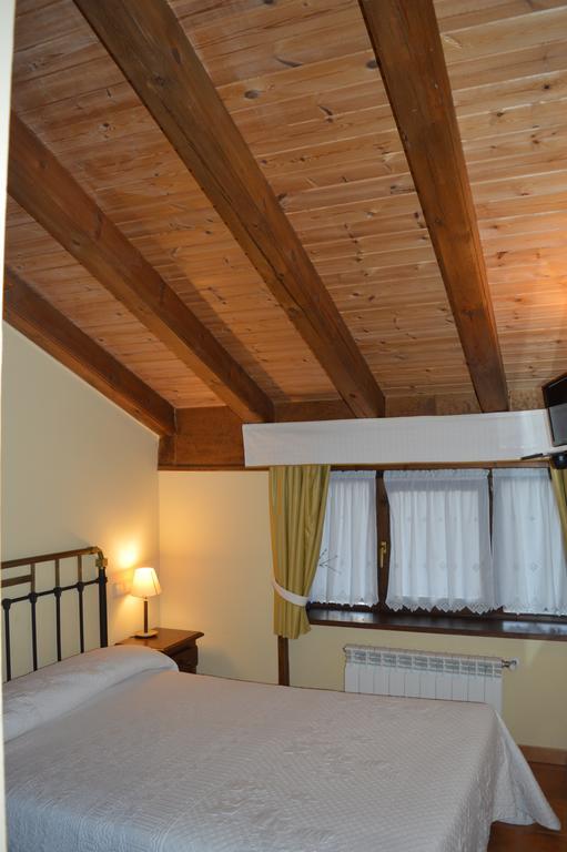 Hostal Revinuesa Luaran gambar