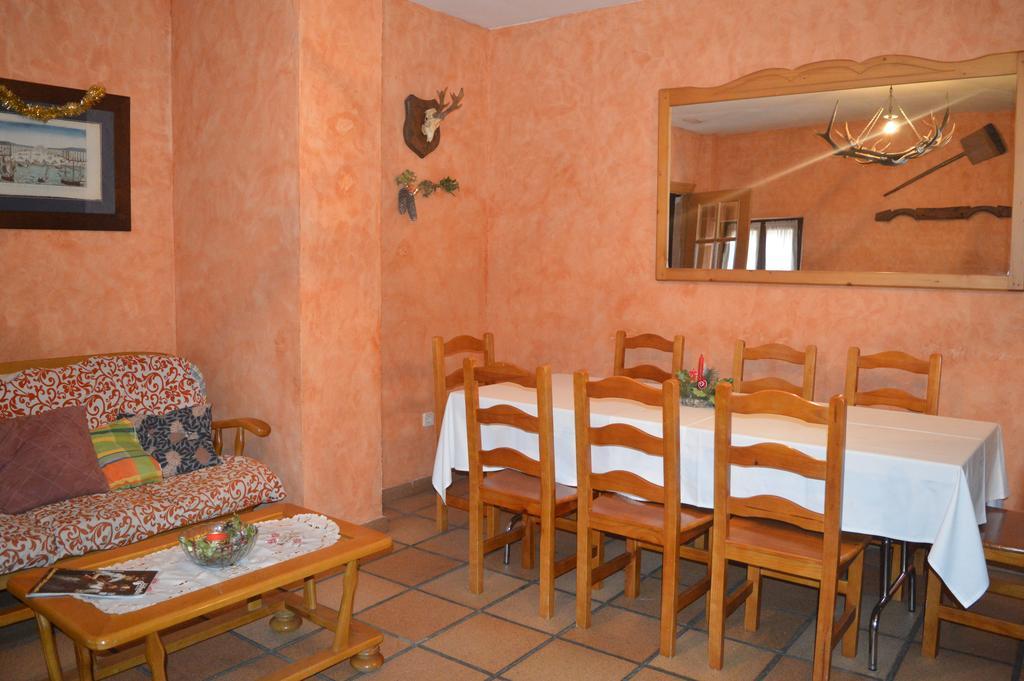 Hostal Revinuesa Luaran gambar