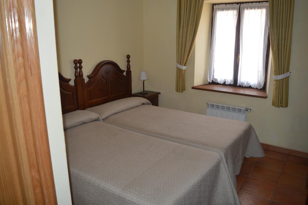 Hostal Revinuesa Luaran gambar