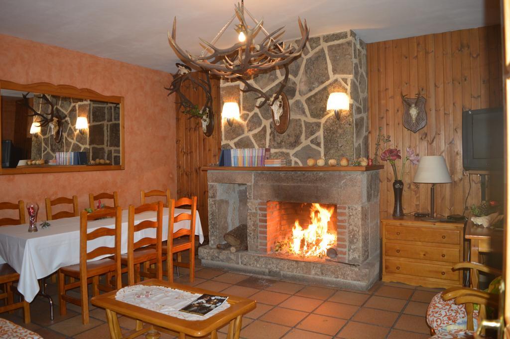 Hostal Revinuesa Luaran gambar